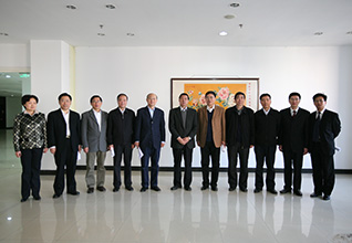 國(guó)家質(zhì)檢總局局長(zhǎng)王勇、副局長(zhǎng)支樹平、紀(jì)檢組長(zhǎng)王煒、總工程師張綱在“全國(guó)質(zhì)量知識(shí)競(jìng)賽”復(fù)賽現(xiàn)場(chǎng)親切接見中國(guó)質(zhì)量檢驗(yàn)協(xié)會(huì)秘書長(zhǎng)張軍、秘書長(zhǎng)助理張明