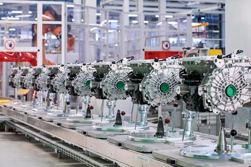 宝马集团丁格芬工厂开始为创新BMWiX与创新BMW i4