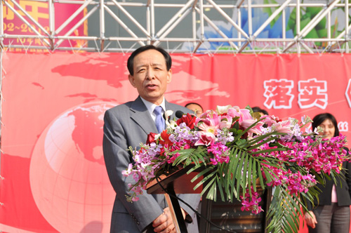 國(guó)家質(zhì)檢總局副局長(zhǎng)蒲長(zhǎng)城宣布國(guó)家質(zhì)檢總局2012年3?15國(guó)際消費(fèi)者權(quán)益日現(xiàn)場(chǎng)咨詢服務(wù)活動(dòng)開始。